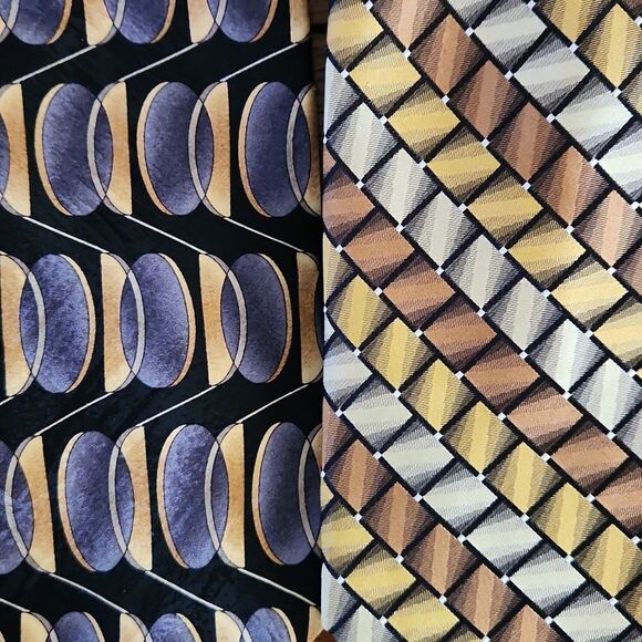 Bundle of 4 Van Heusen men's silk ties - Picture 3 of 5